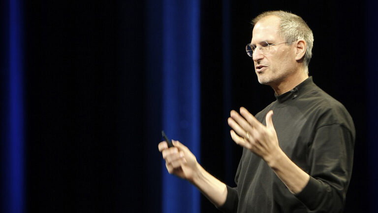 Image of Steve Jobs giving a key note speech